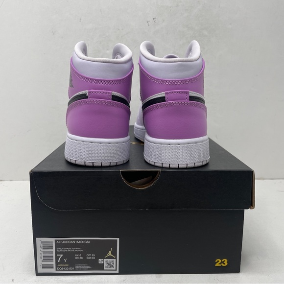 Nike Air Jordan 1 Retro Mid GS “Barely Grape/Lilac” 2023 - Picture 4 of 4